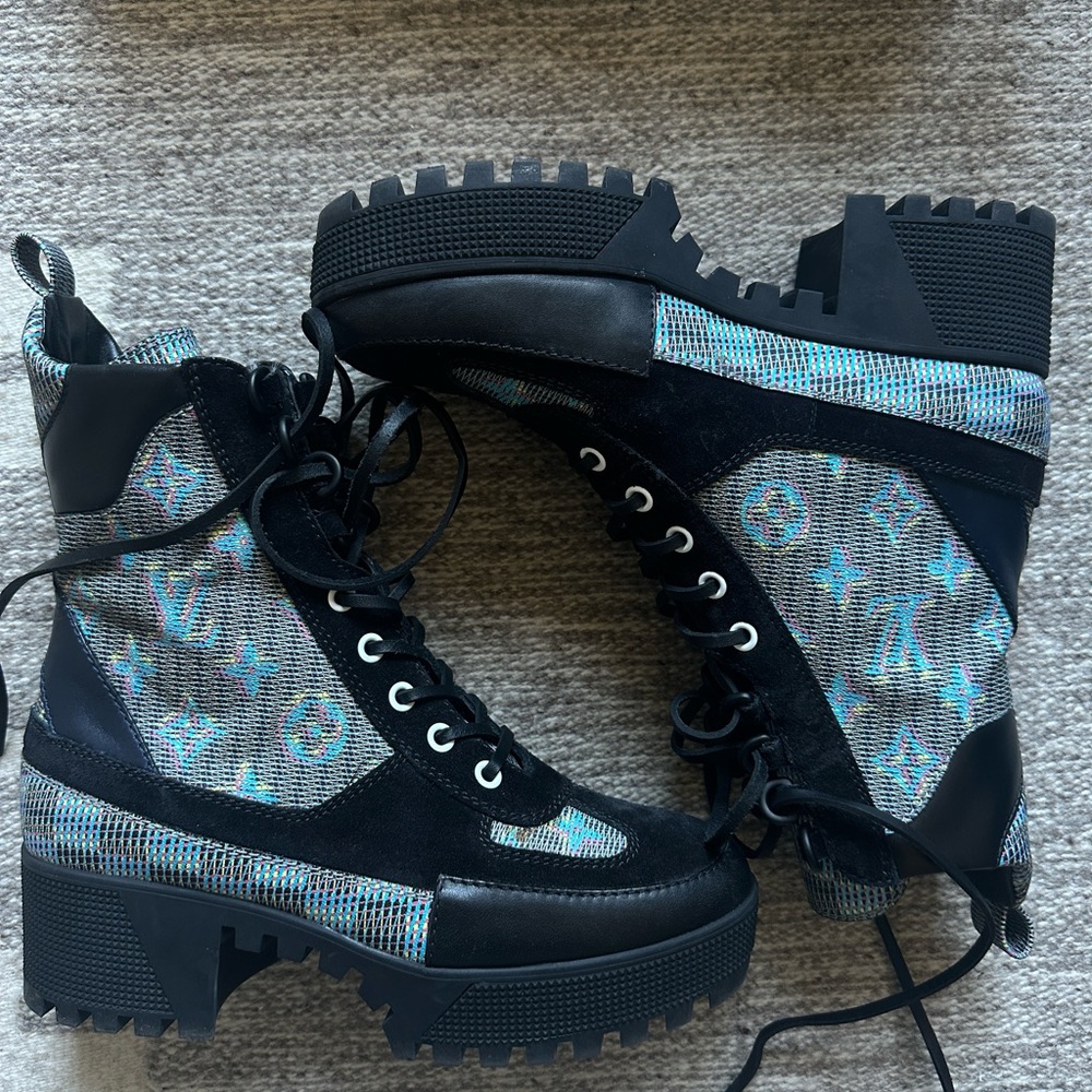 Louis Vuitton Laureate Desert Boots SZ 37